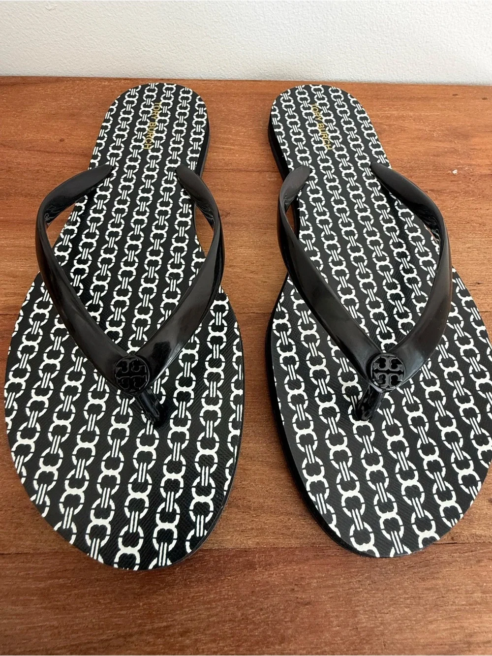 Tory Burch Chelsea Flip Flop Sandals - Size 7 - Black - Perfect condition